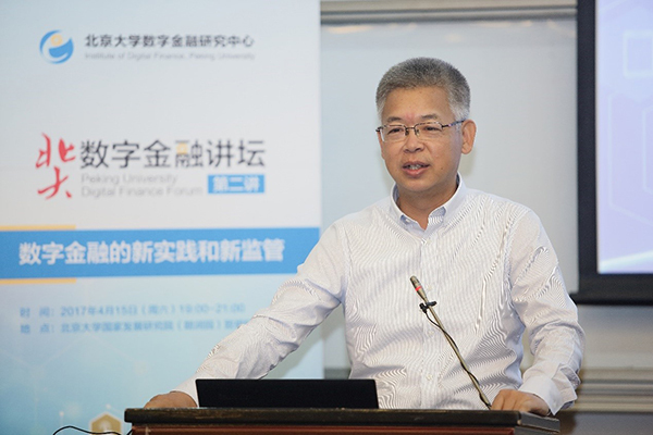 黄益平