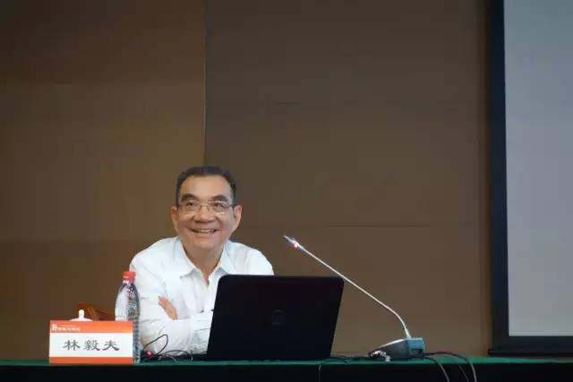 林毅夫老师介绍新结构经济学