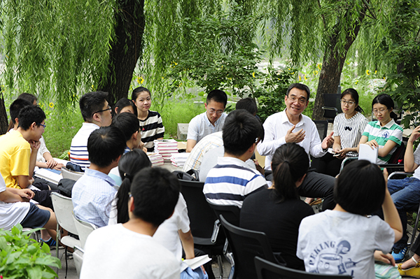 林毅夫教授与经济学双学位学生