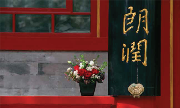 麻烦裁剪下照片下方稍微显露的绿栏杆