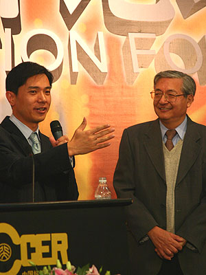 图文:百度董事长兼CEO李彦宏和北大校长许智宏